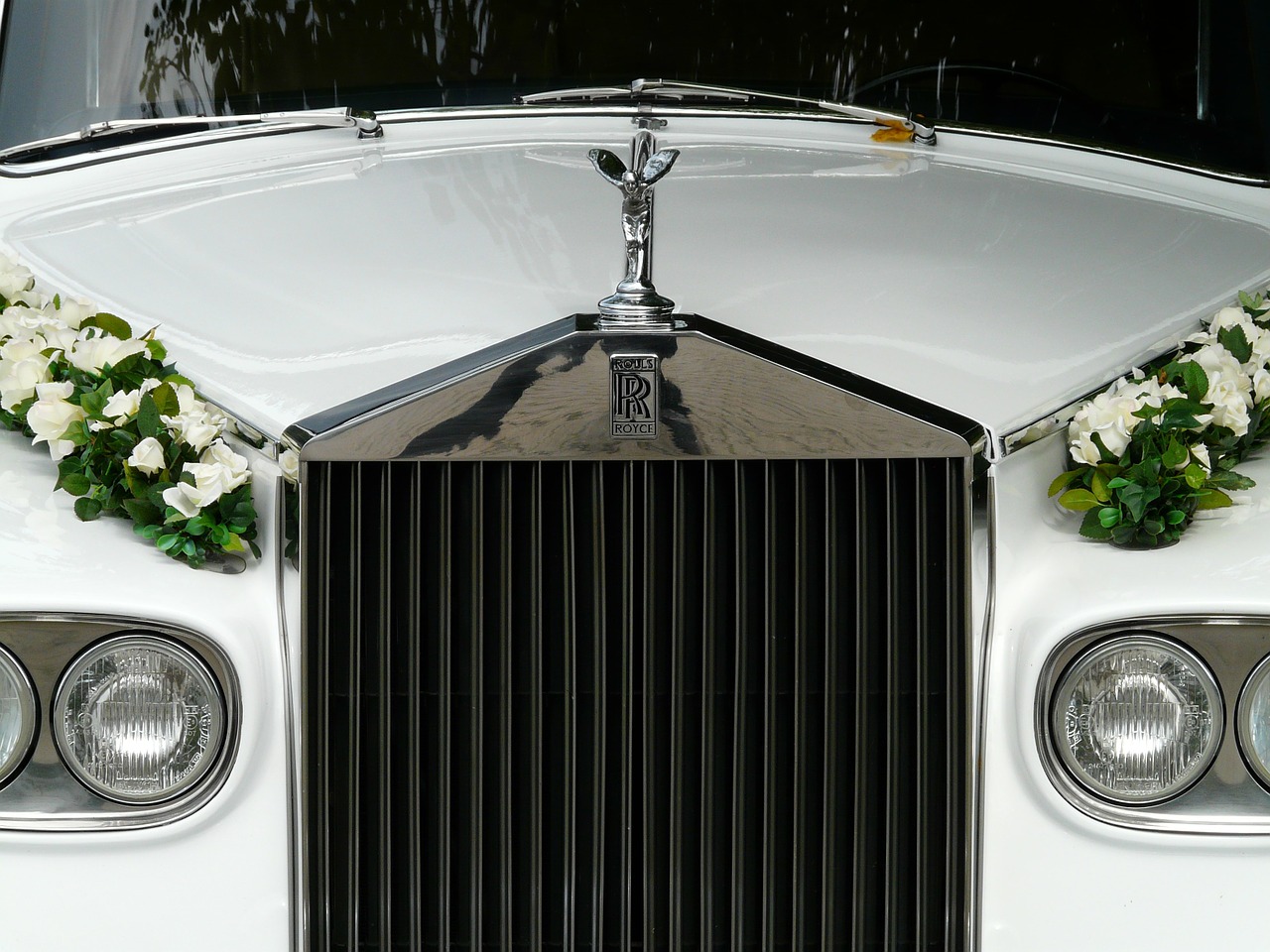 https://casaterna.com/wp-content/uploads/2019/07/wedding-car.jpg